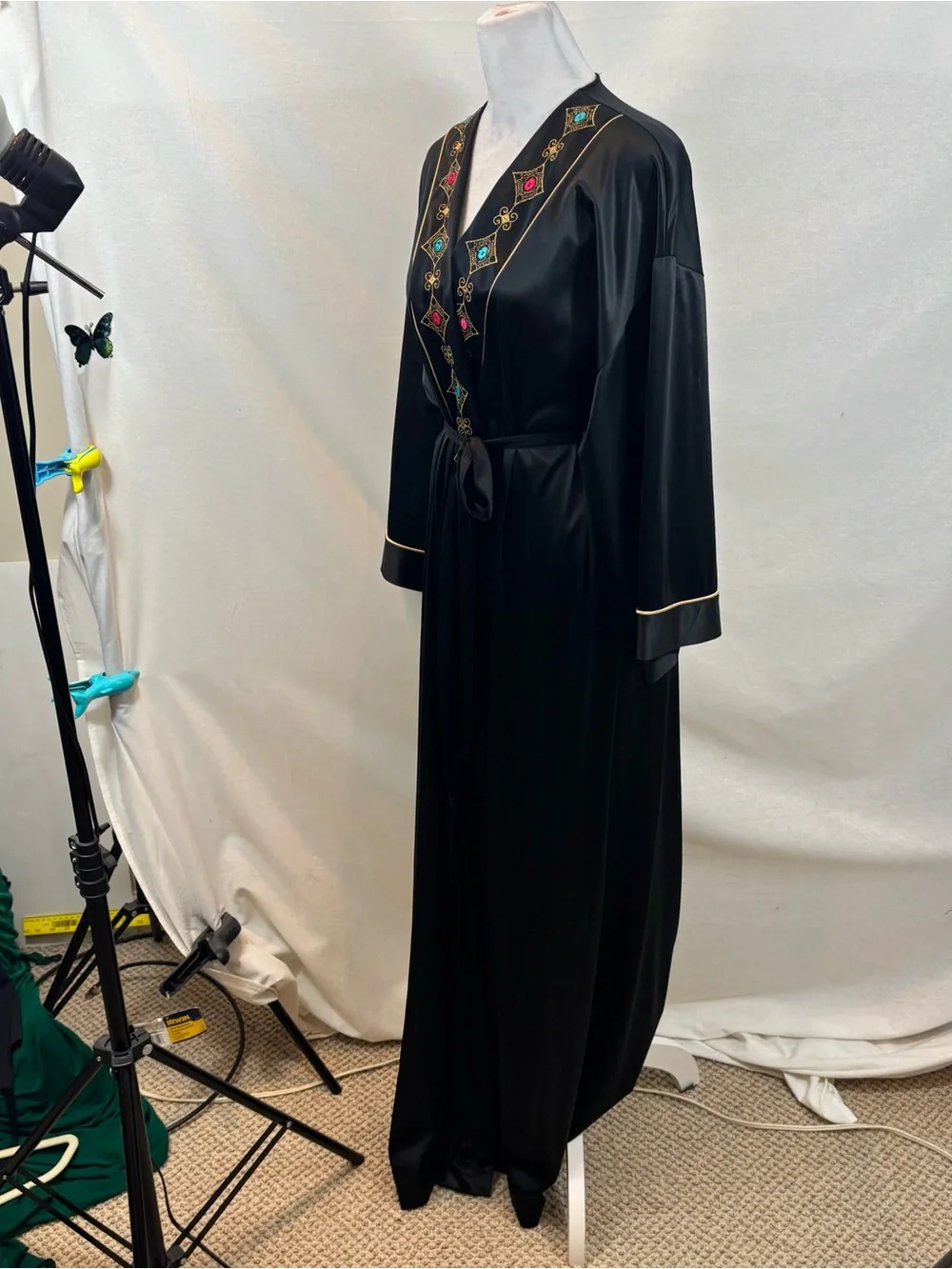 RARE Vintage 1970’s‎ Vanity Fair Black Robe w/Embroidered Detail Size Small